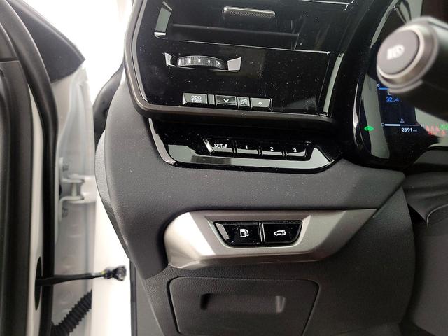 Photo of 2025 White Lexus RX 350h