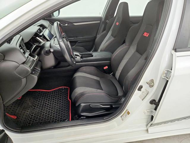 Photo of 2019 White Honda Civic