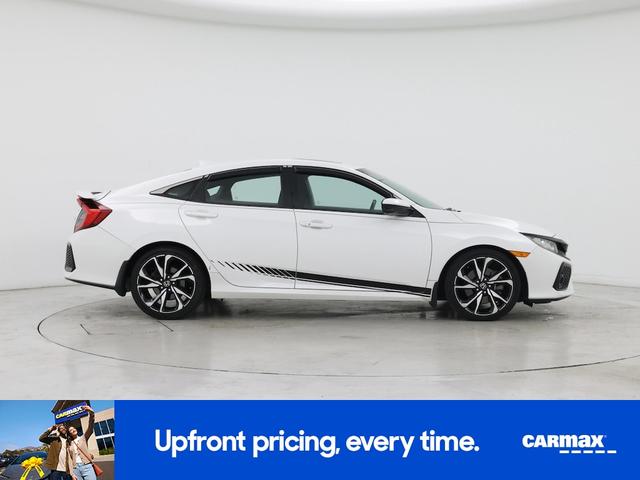 Photo of 2019 White Honda Civic