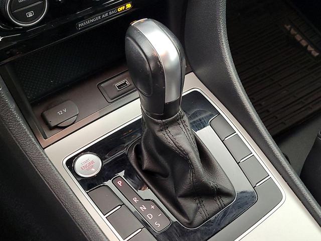 Photo of 2021 Gray Volkswagen Passat