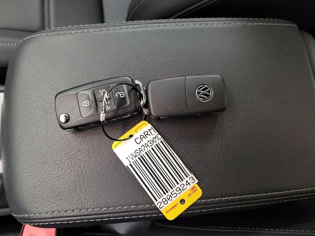 Photo of 2021 Gray Volkswagen Passat