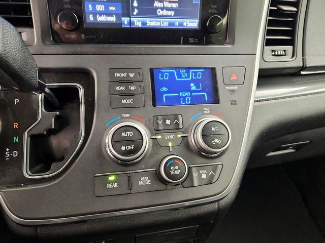 Photo of 2015 Gray Toyota Sienna