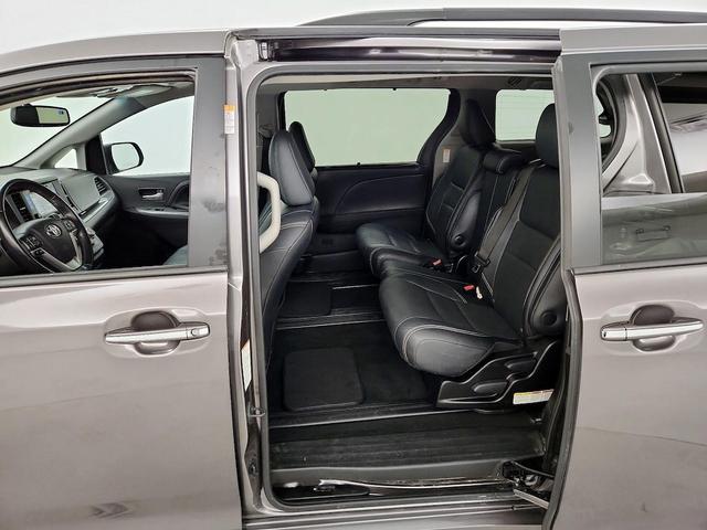 Photo of 2015 Gray Toyota Sienna