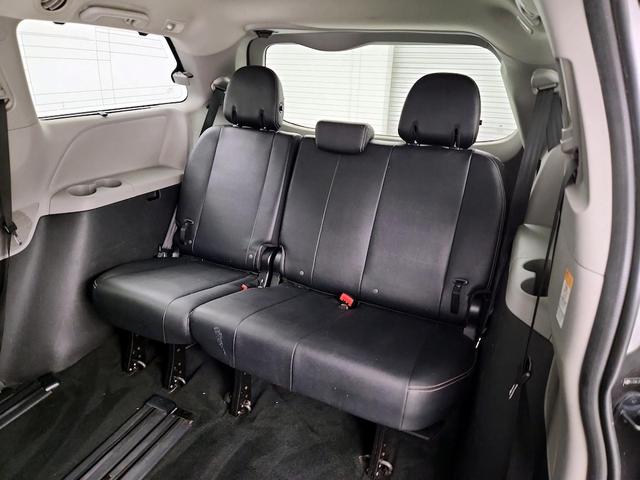 Photo of 2015 Gray Toyota Sienna