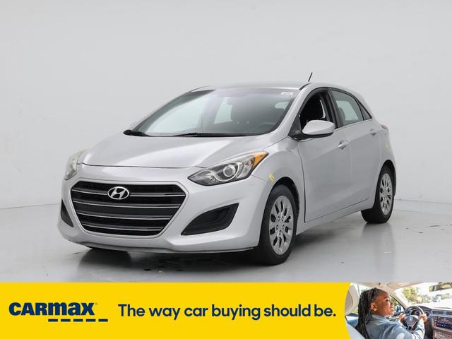 Photo of 2017 Silver Hyundai ELANTRA