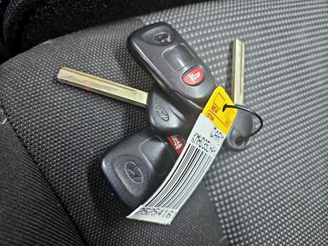 Photo of 2017 Silver Hyundai ELANTRA