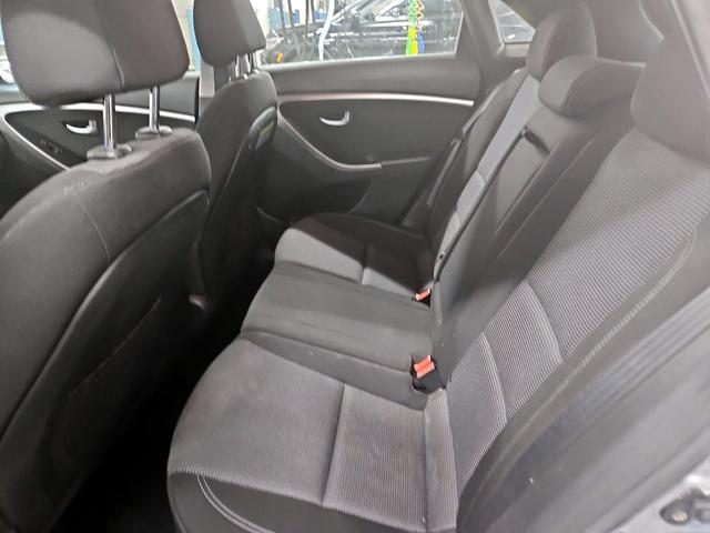 Photo of 2017 Silver Hyundai ELANTRA