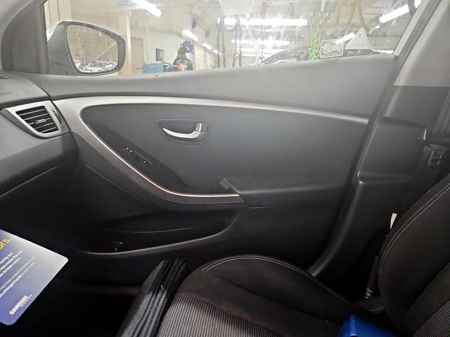 Photo of 2017 Silver Hyundai ELANTRA