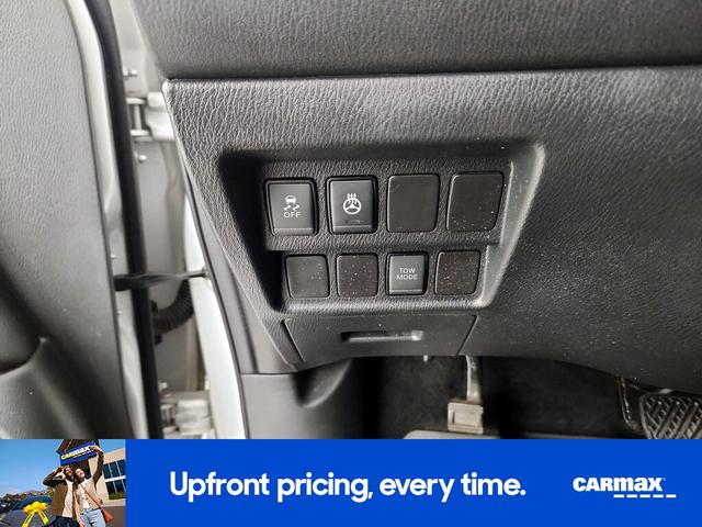 Photo of 2017 Silver Nissan Pathfinder