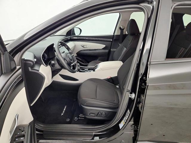 Photo of 2023 Black Hyundai TUCSON