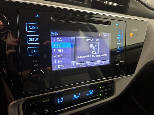 Photo of 2017 Blue Toyota Corolla