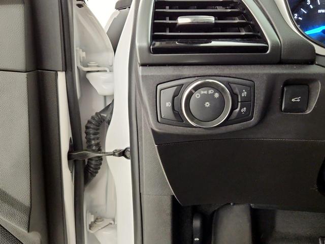 Photo of 2016 White Ford Fusion