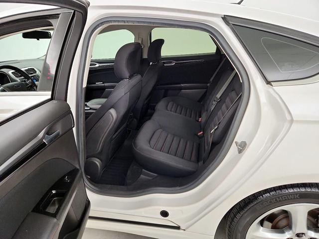 Photo of 2016 White Ford Fusion