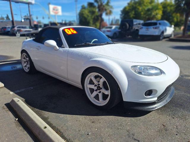 Photo of 2006 Marble White Mazda MX-5 Miata
