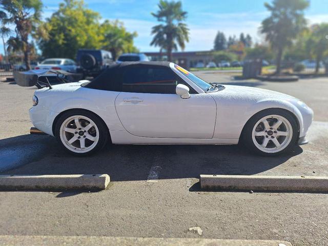 Photo of 2006 Marble White Mazda MX-5 Miata