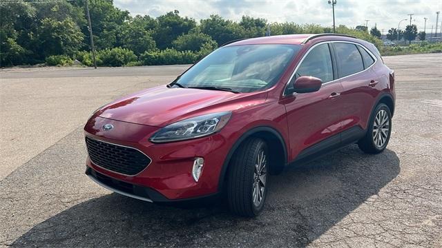 Photo of 2022 Rapid Red Metallic Tinted Clearcoat Ford Escape