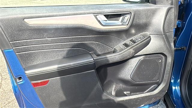 Photo of 2022 Atlas Blue Metallic Ford Escape