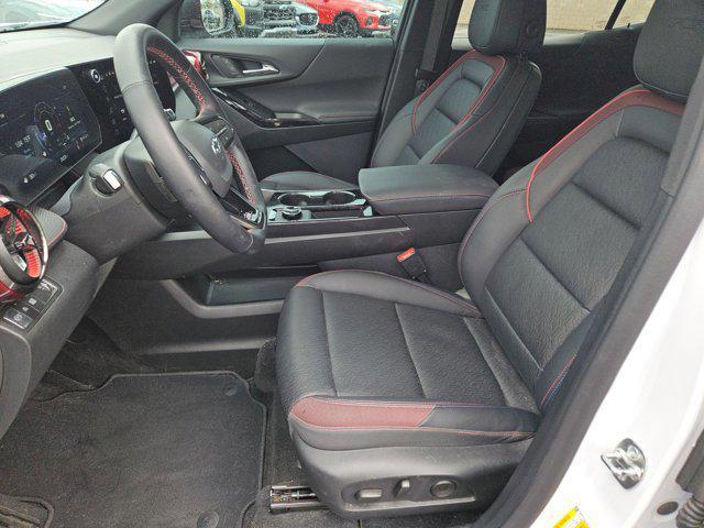 Photo of 2025 Iridescent Pearl Tricoat Chevrolet Equinox
