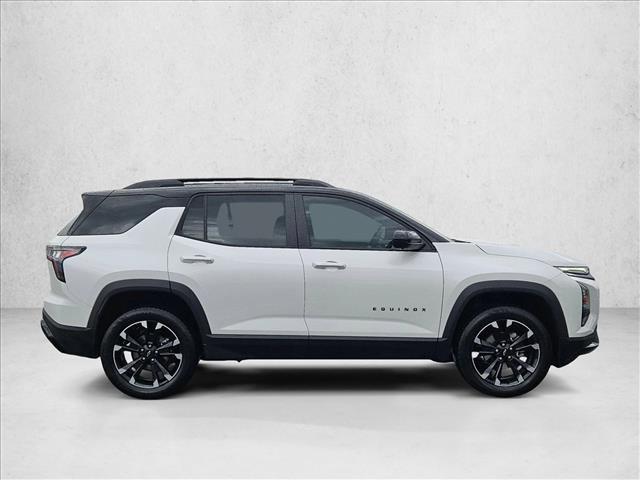 Photo of 2025 Iridescent Pearl Tricoat Chevrolet Equinox