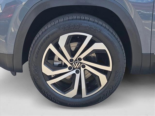 Photo of 2023 Pure Gray Volkswagen Atlas Cross Sport