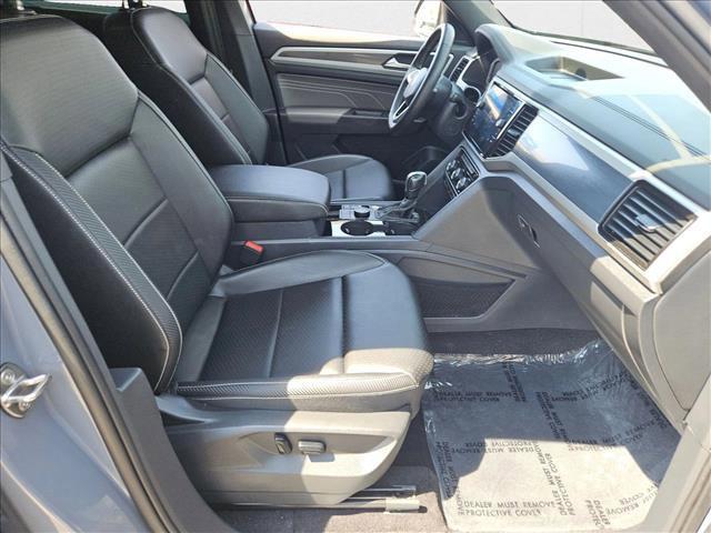 Photo of 2023 Pure Gray Volkswagen Atlas Cross Sport
