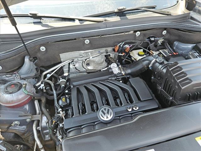 Photo of 2023 Pure Gray Volkswagen Atlas Cross Sport