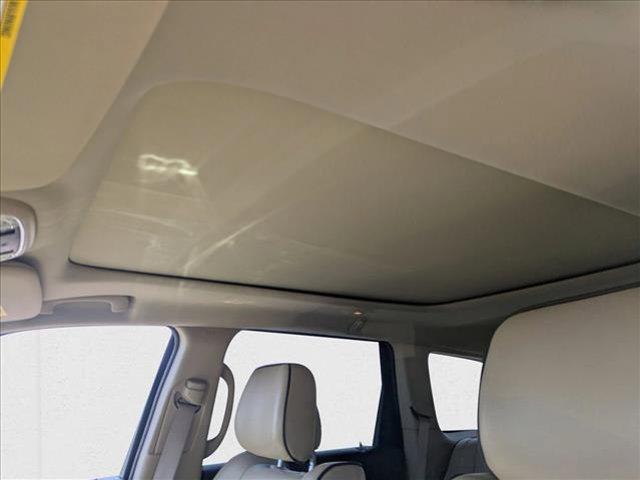 Photo of 2016 Ivory 3-Coat Jeep Grand Cherokee