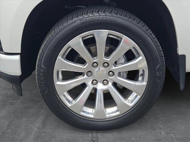 Photo of 2021 Iridescent Pearl Tricoat Chevrolet Silverado 1500