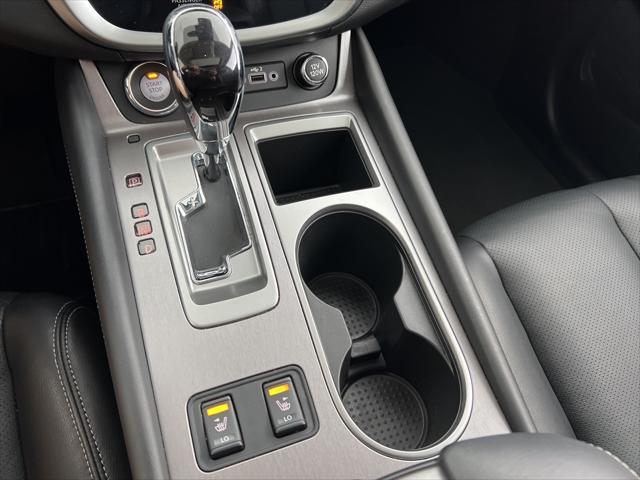 Photo of 2023 Pearl White Tricoat Nissan Murano