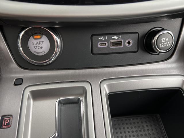 Photo of 2023 Pearl White Tricoat Nissan Murano