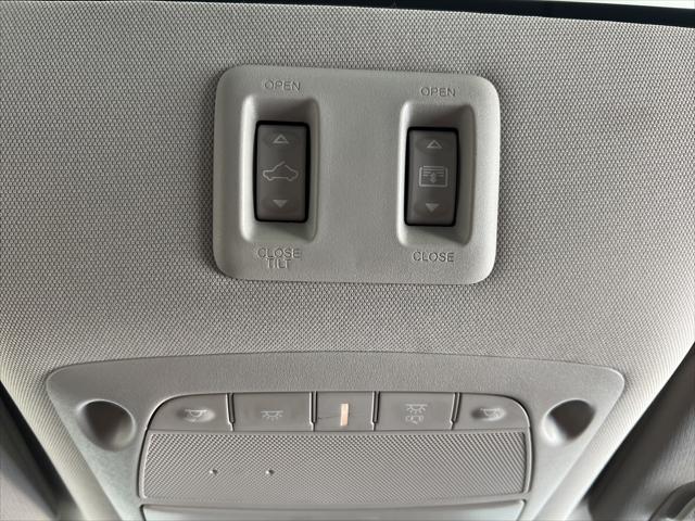 Photo of 2023 Pearl White Tricoat Nissan Murano