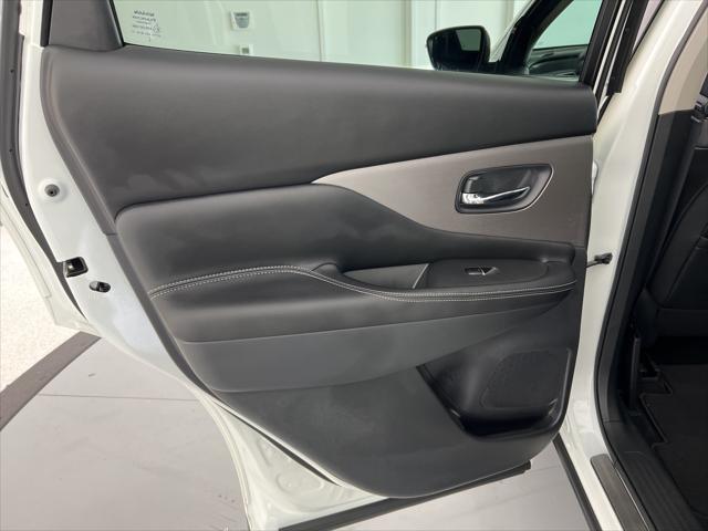 Photo of 2023 Pearl White Tricoat Nissan Murano
