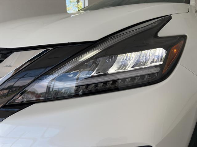 Photo of 2023 Pearl White Tricoat Nissan Murano