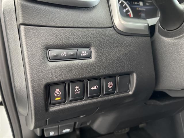 Photo of 2023 Pearl White Tricoat Nissan Murano