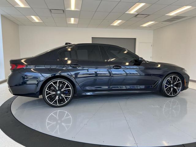 Photo of 2022 Carbon Black Metallic BMW 530