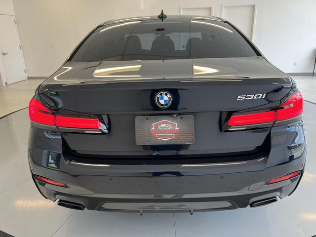 Photo of 2022 Carbon Black Metallic BMW 530