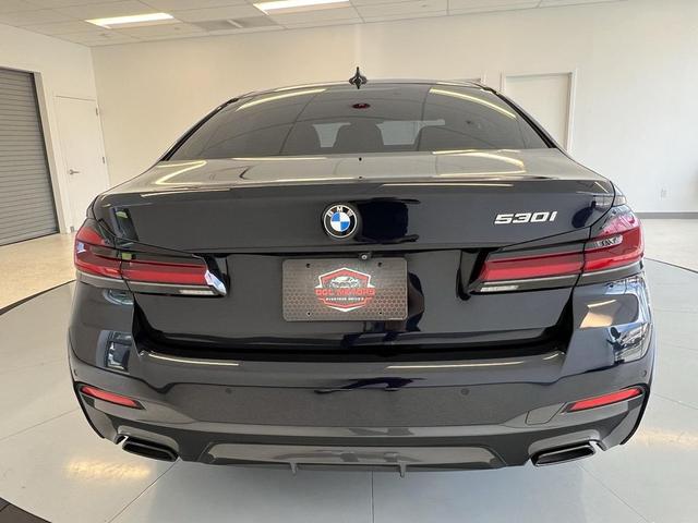 Photo of 2022 Carbon Black Metallic BMW 530