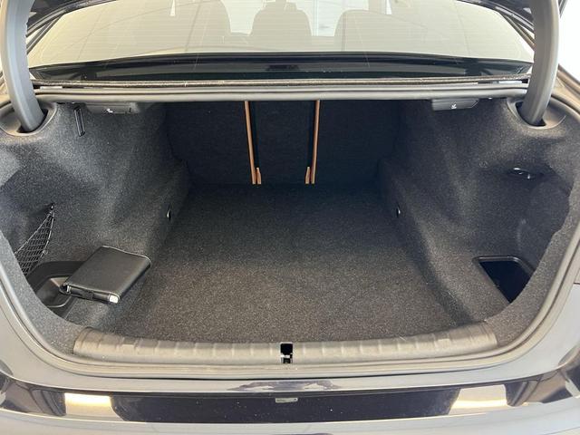 Photo of 2022 Carbon Black Metallic BMW 530