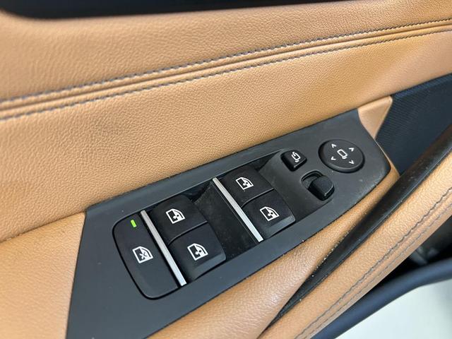 Photo of 2022 Carbon Black Metallic BMW 530