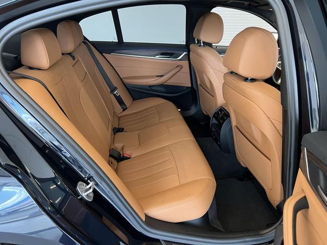 Photo of 2022 Carbon Black Metallic BMW 530