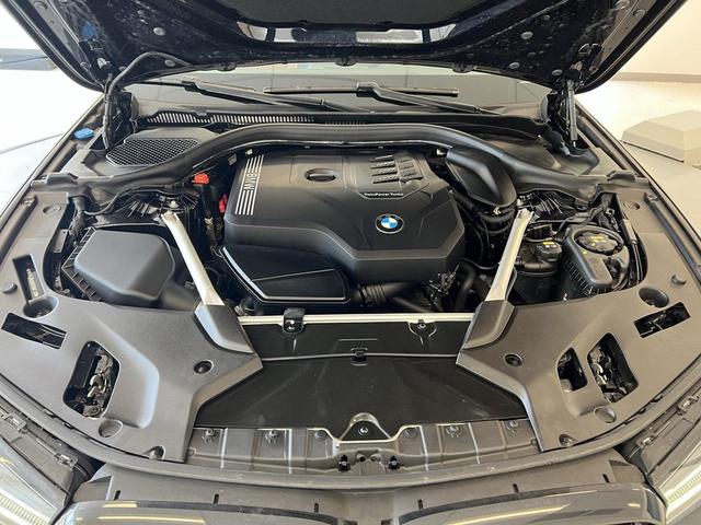Photo of 2022 Carbon Black Metallic BMW 530