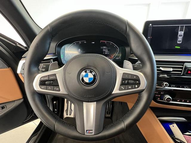 Photo of 2022 Carbon Black Metallic BMW 530