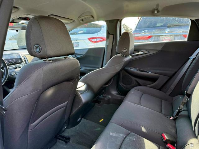 Photo of 2021 Silver Ice Metallic Chevrolet Malibu