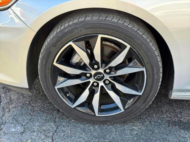 Photo of 2021 Silver Ice Metallic Chevrolet Malibu