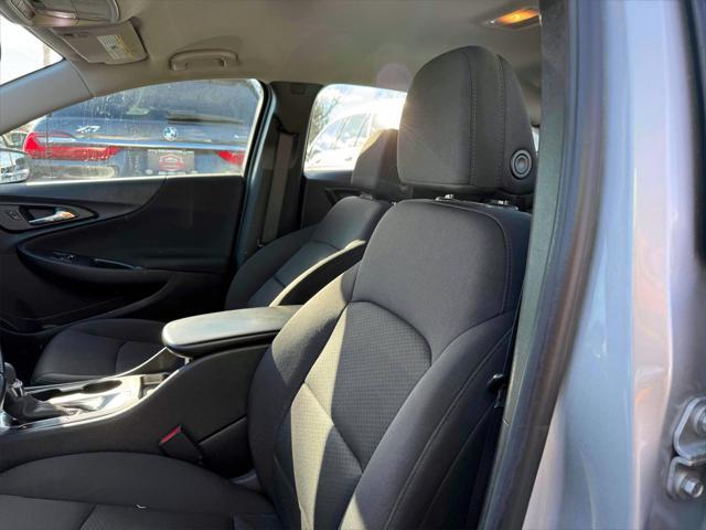 Photo of 2021 Silver Ice Metallic Chevrolet Malibu
