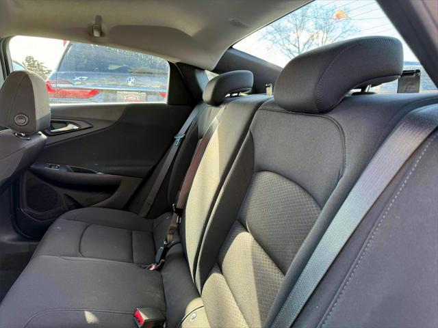 Photo of 2021 Silver Ice Metallic Chevrolet Malibu