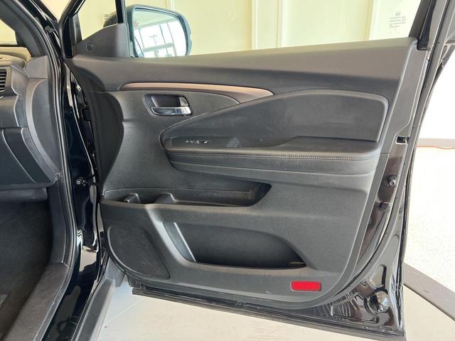 Photo of 2022 Crystal Black Pearl Honda Pilot