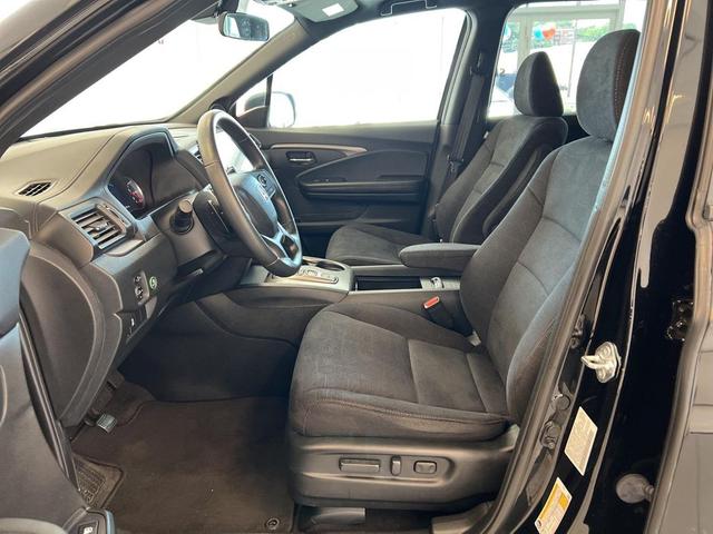 Photo of 2022 Crystal Black Pearl Honda Pilot