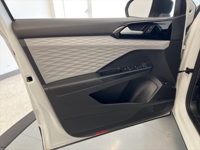 Photo of 2022 Platinum Gray Metallic Volkswagen Taos