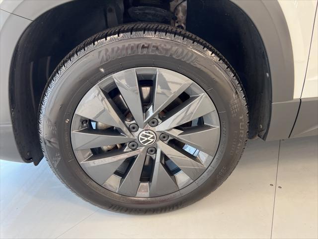 Photo of 2022 Platinum Gray Metallic Volkswagen Taos